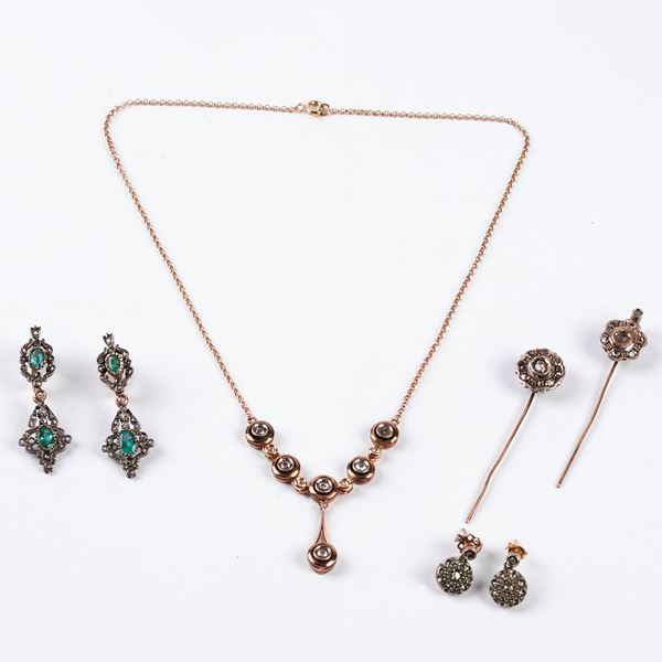 



COLLANA GIROCOLLO IN ORO A BASSO TITOLO E DIAMANTI