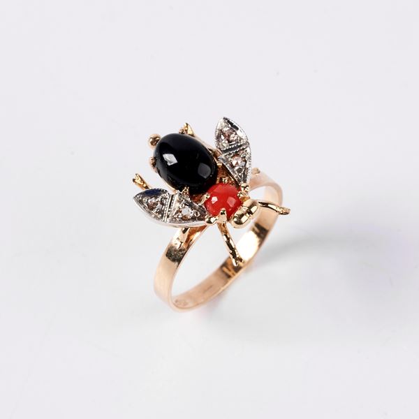 ANELLO IN ORO GIALLO A BASSO TITOLO, DIAMANTI E PIETRE