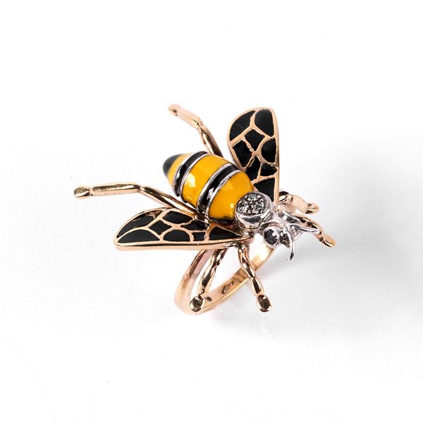 ANELLO IN ORO GIALLO A BASSO TITOLO E SMALTI