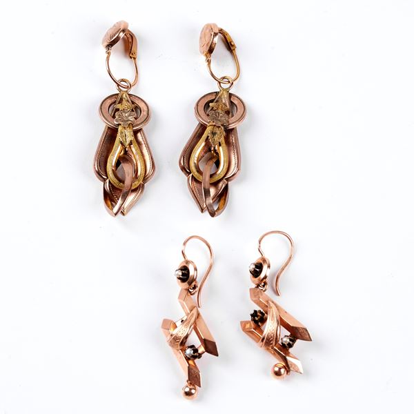 



DUE PAIA DI ORECCHINI IN ORO A BASSO TITOLO   - Asta Gioielli, argenti, orologi, cammei e miniature - Poggio Bracciolini Casa d'Aste