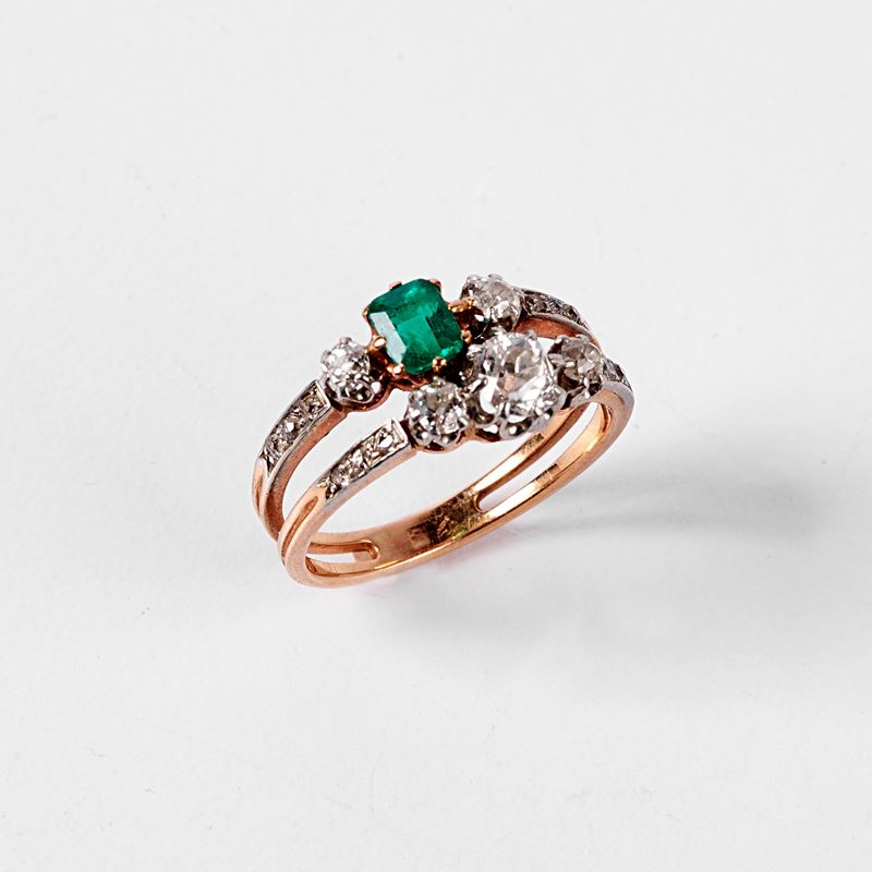 ANELLO IN ORO GIALLO 18KT DIAMANTI E SMERALDO