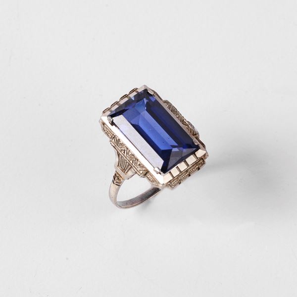 



ANELLO IN ORO BIANCO 18KT E PIETRA