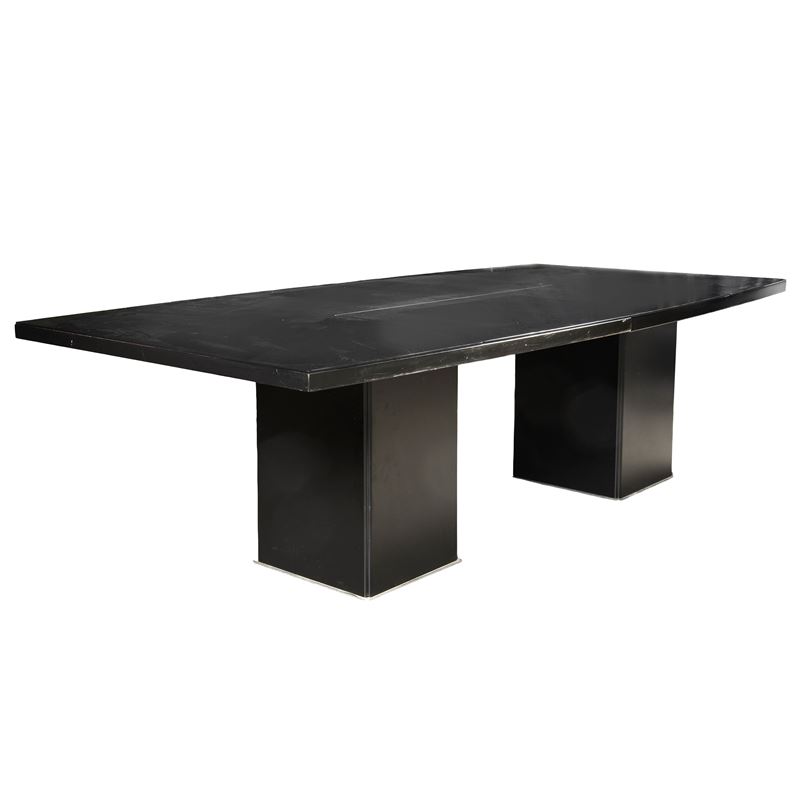 Scrivania, struttura in legno con piano in vetro e basi in metallo laccato, anni '90