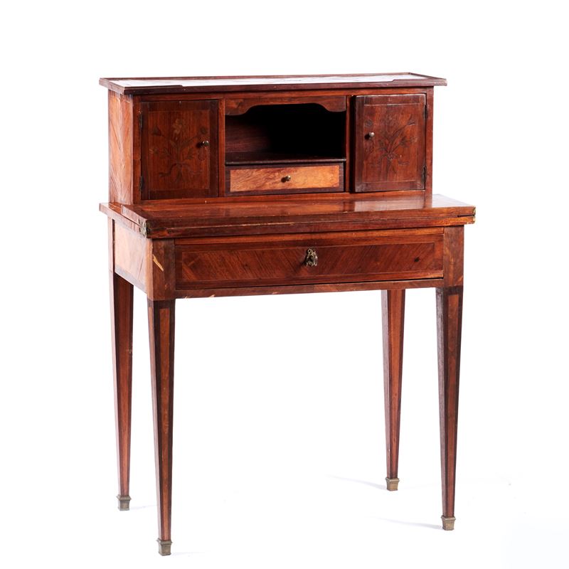 Scrittoio, in stile Settecento