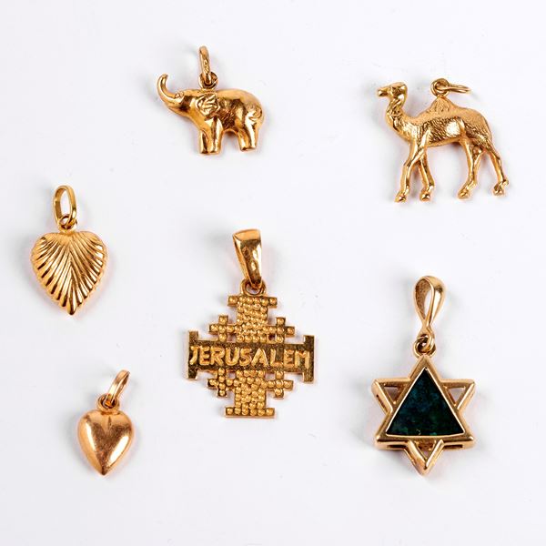 



SEI PENDENTI IN ORO 18KT