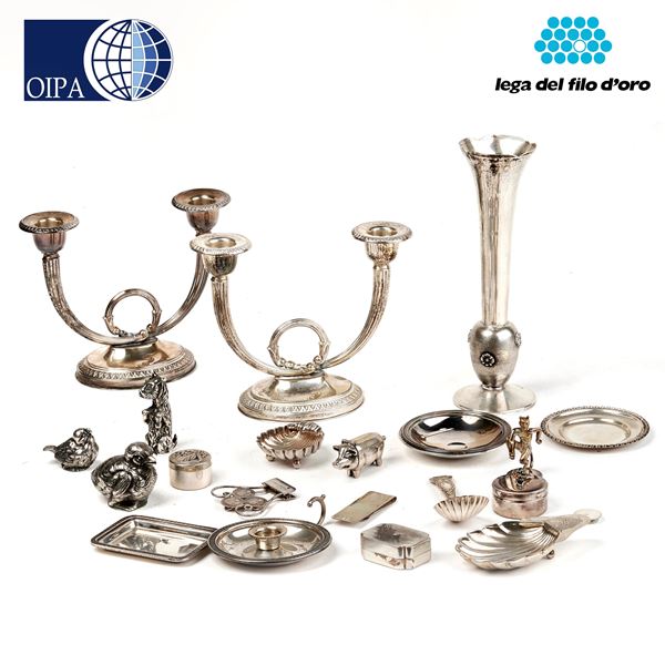 



LOTTO DI PICCOLI SOPRAMMOBILI 