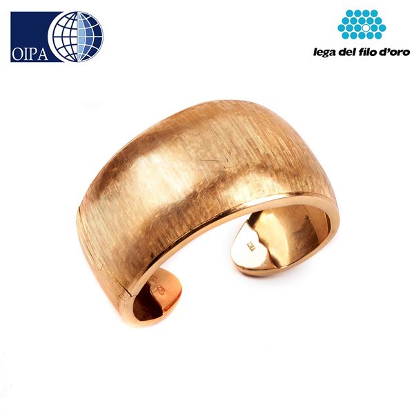 



BRACCIALE RIGIDO IN ORO SATINATO 18KT