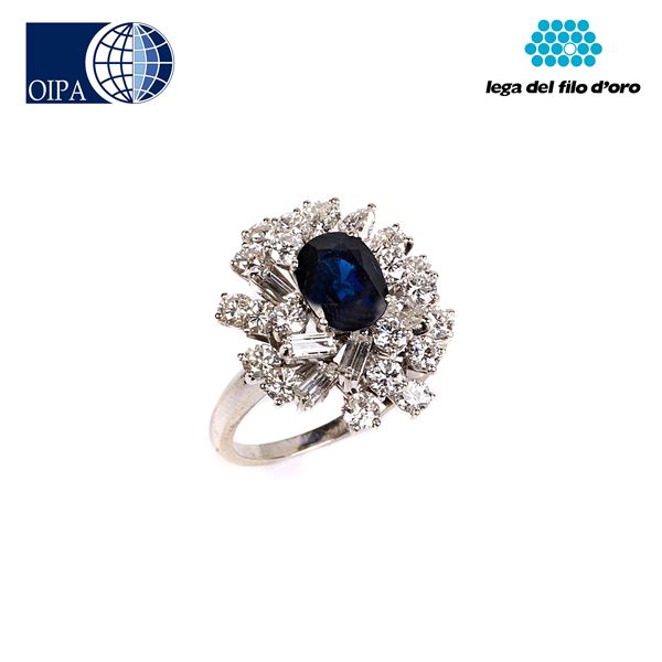 



ANELLO IN PLATINO, ZAFFIRO E DIAMANTI