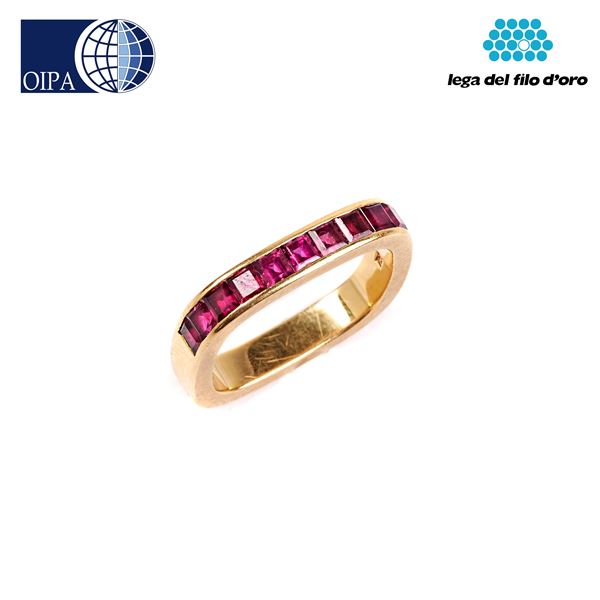 



ANELLO IN ORO GIALLO 18KT E RUBINI
