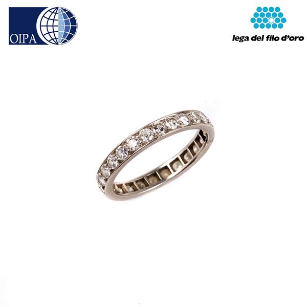 



ANELLO ETERNELLE IN ORO 18KT E DIAMANTI
