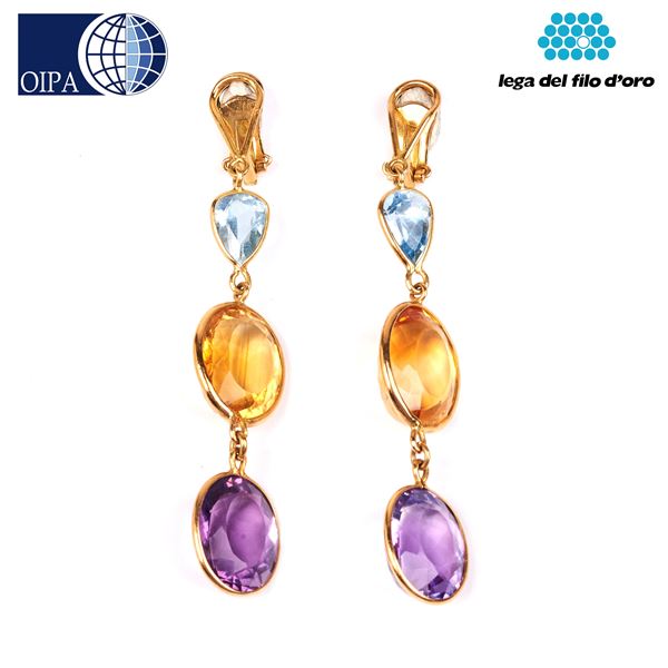 



PAIO DI ORECCHINI PENDENTI IN ORO 18KT E PIETRE SEMIPREZIOSE