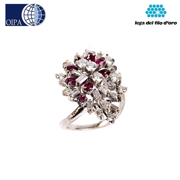 



ANELLO IN ORO BIANCO, DIAMANTI E RUBINI