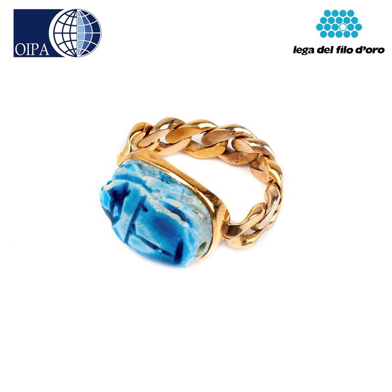 Anello in Oro Giallo 18kt con Scarabeo