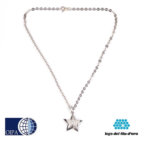 



GIROCOLLO IN ORO BIANCO 18KT, E DIAMANTI