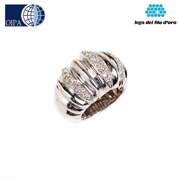 



ANELLO IN ORO BIANCO 18KT E DIAMANTI