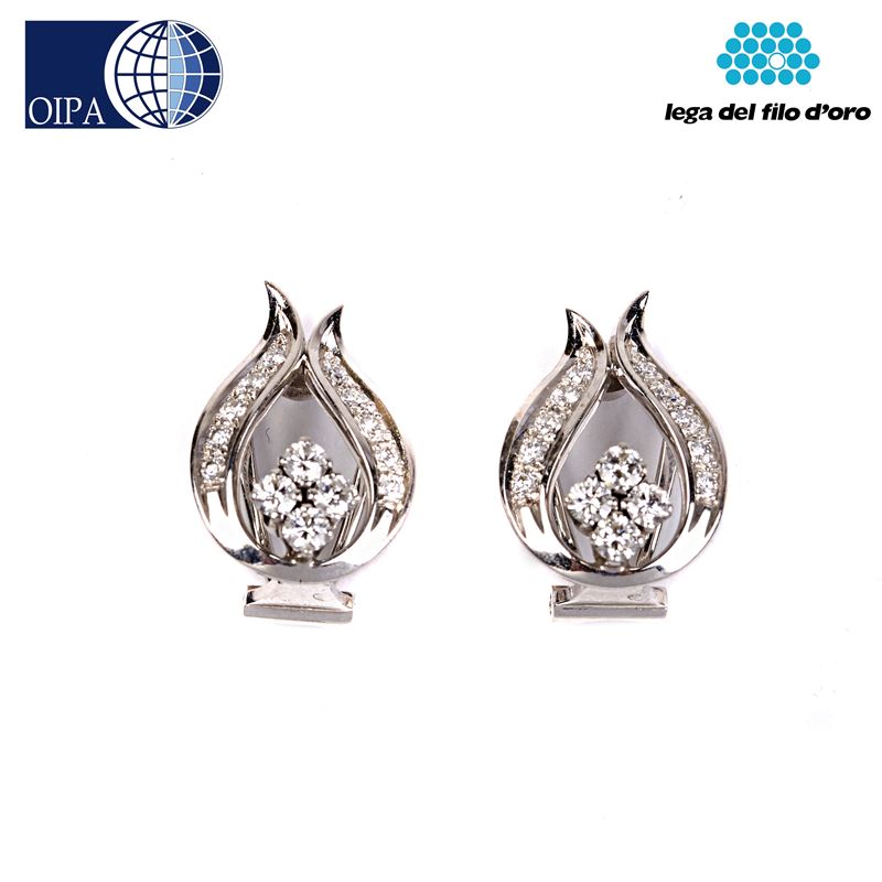 PAIO DI ORECCHINI IN ORO BIANCO 18KT E DIAMANTI