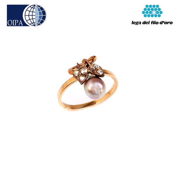 



ANELLO IN ORO GIALLO 18KT, DIAMANTI E PERLA