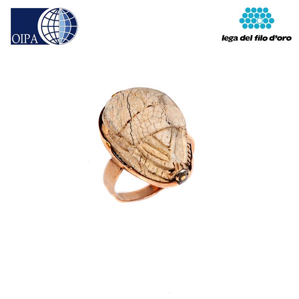 



ANELLO IN ORO GIALLO 18KT E PIETRA