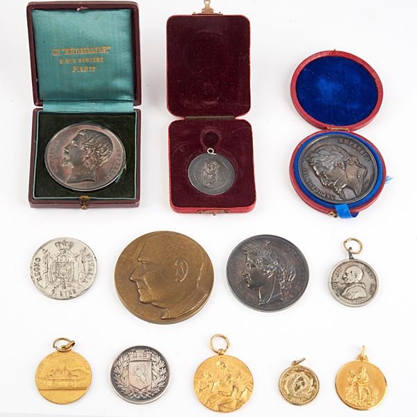 



UNDICI MEDAGLIE COMMEMORATIVE