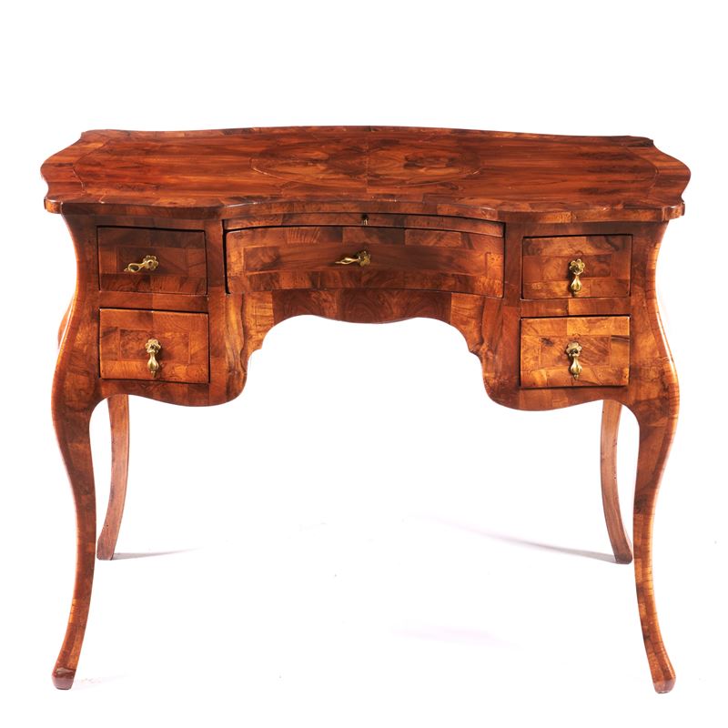 Scrivania in stile Settecento