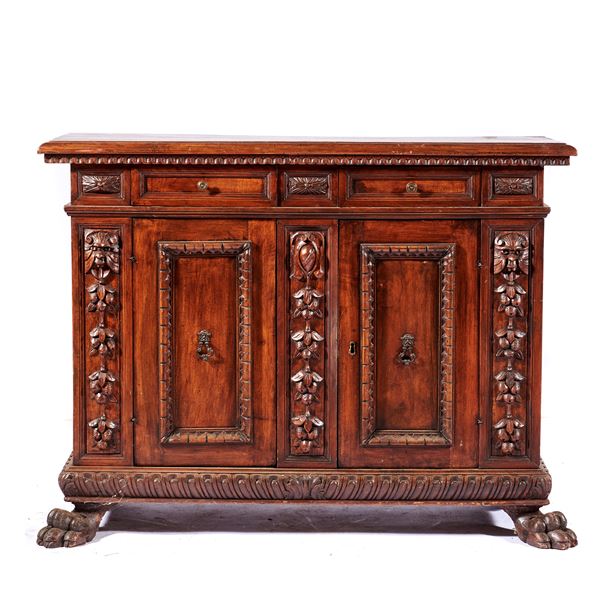 



Credenza, in stile Rinascimento