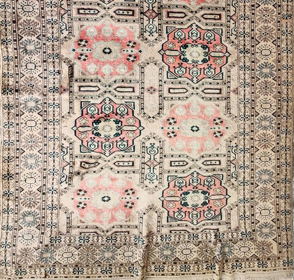 



Tappeto turco, sec. XX  - Asta Mobili, arredi ed oggetti d'arte - Poggio Bracciolini Casa d'Aste