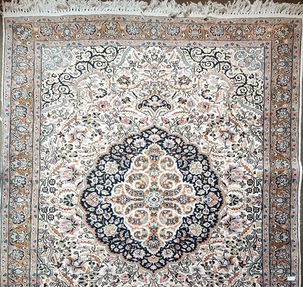 



Tappeto persiano, sec. XX  - Asta Mobili, arredi ed oggetti d'arte - Poggio Bracciolini Casa d'Aste