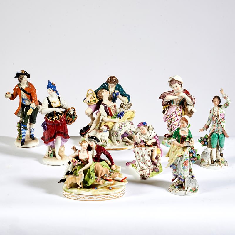 Sette fra Gruppi e Statuine in Porcellana, Fine Sec. XIX, Inizi Sec. XX, Varie Manifatture fra Cu...