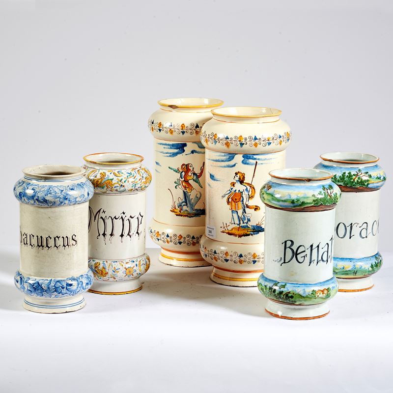 Dodici albarelli in stile rinascimentale