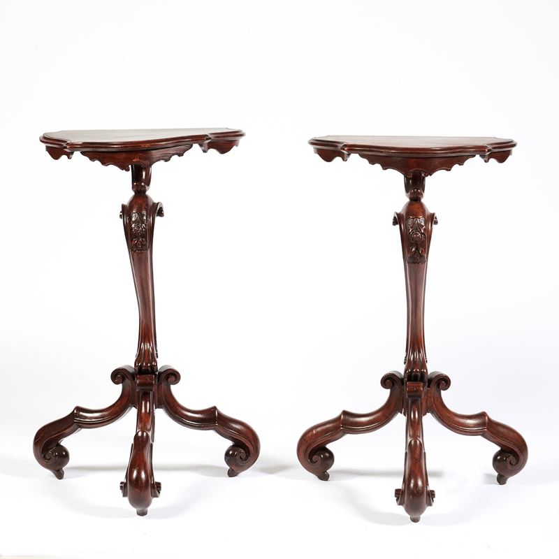 Coppia di gueridon, in stile Settecento