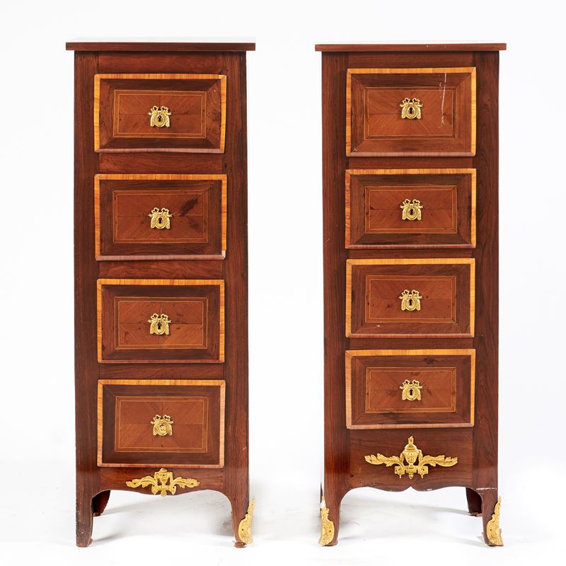 Due mobiletti in stile francese del Settecento