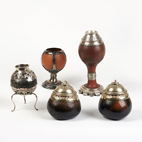 



GRUPPO DI CINQUE OGGETTI, SECOLI XIX/XX 