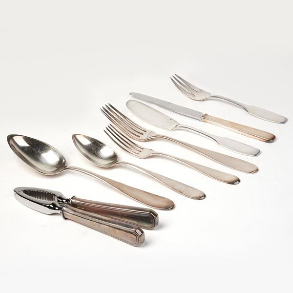 



DODICI COLTELLI E DODICI FORCHETTE DA DESSERT