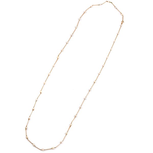 



LUNGA COLLANA, IN ORO GIALLO 18KT E PERLE