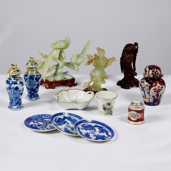 



Tre statuine, arte orientale, sec. XX