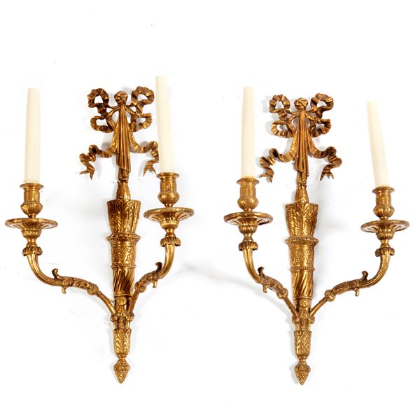 



Coppia di appliques, in stile Luigi XVI