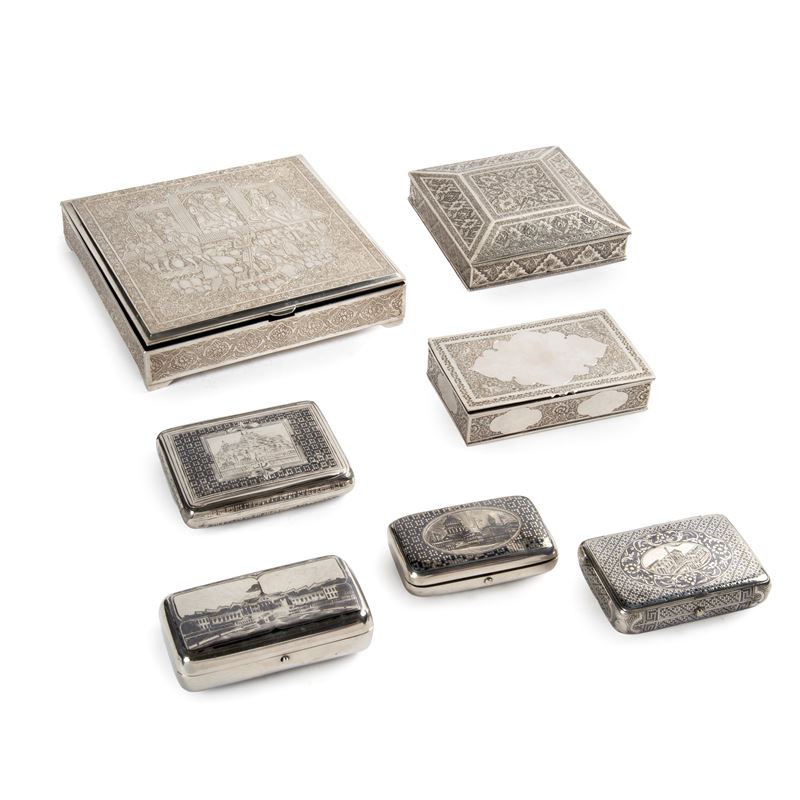 Quattro scatole portasigarette e porta tabacco, Europa orientale, sec. XX, argento decorato a nie...