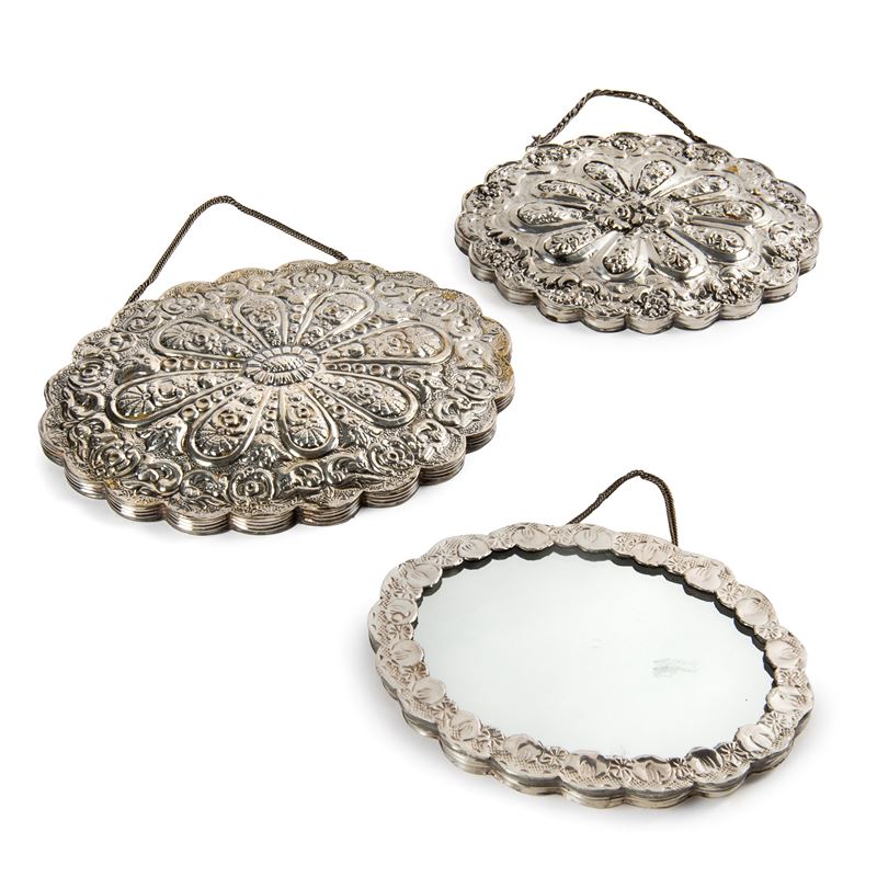 Tre specchi con montature in argento sbalzato, sec. XX