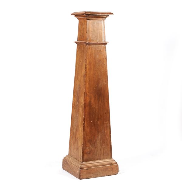 



Colonna portavasi, sec. XX
