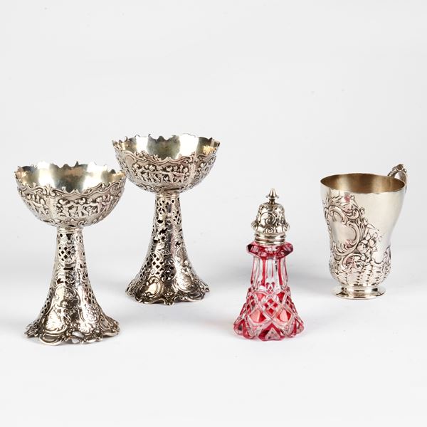 



COPPIA DI PORTA CANDELE, SEC. XX