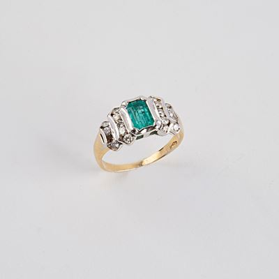 Anello in Oro Bianco 18kt Diamanti e Smeraldo