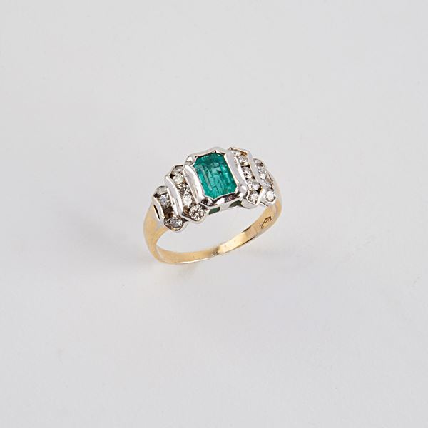 



ANELLO IN ORO BIANCO 18KT DIAMANTI E SMERALDO