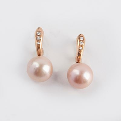 Paio di Orecchini in Oro a Basso Titolo, Perle e Diamanti