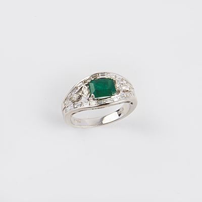 Anello in Oro Bianco 18kt, Diamanti e Smeraldo