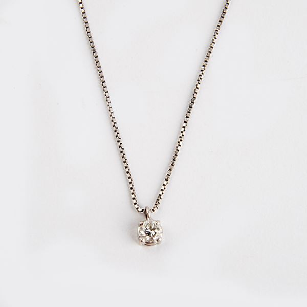 



COLLANA IN ORO BIANCO 18KT E DIAMANTE