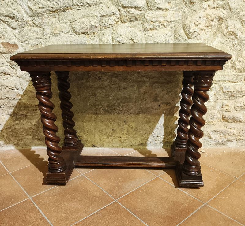 Tavolino, in stile Seicento