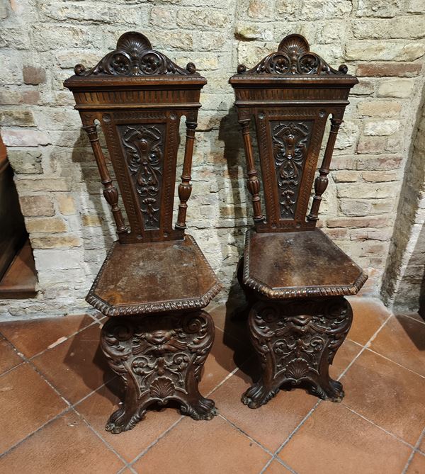 Coppia di sgabelli, in stile Rinascimento