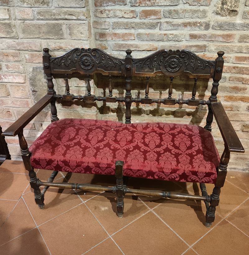 Divanetto, in stile Rinascimento