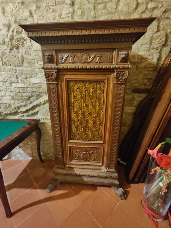 Vetrina, in stile Rinascimento