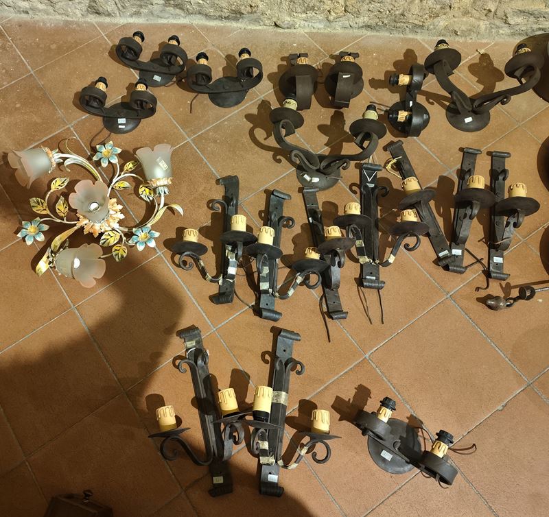 Diciannove applique varie